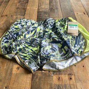 Nike Girls' Dry Tempo Shorts size XL
